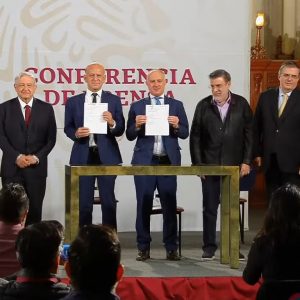 MEDICAMENTOS, VACUNAS Y EQUIPOS MÉDICOS GRATUITOS EN MÉXICO.
